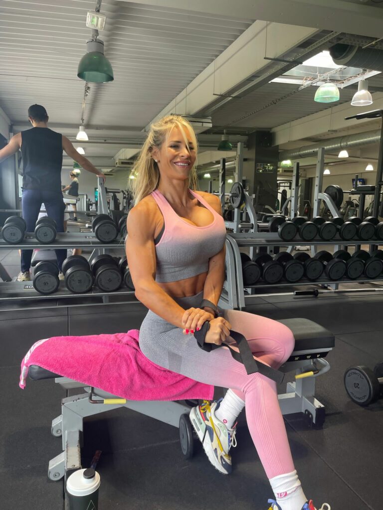 Irvine Amberto Fitness Girl